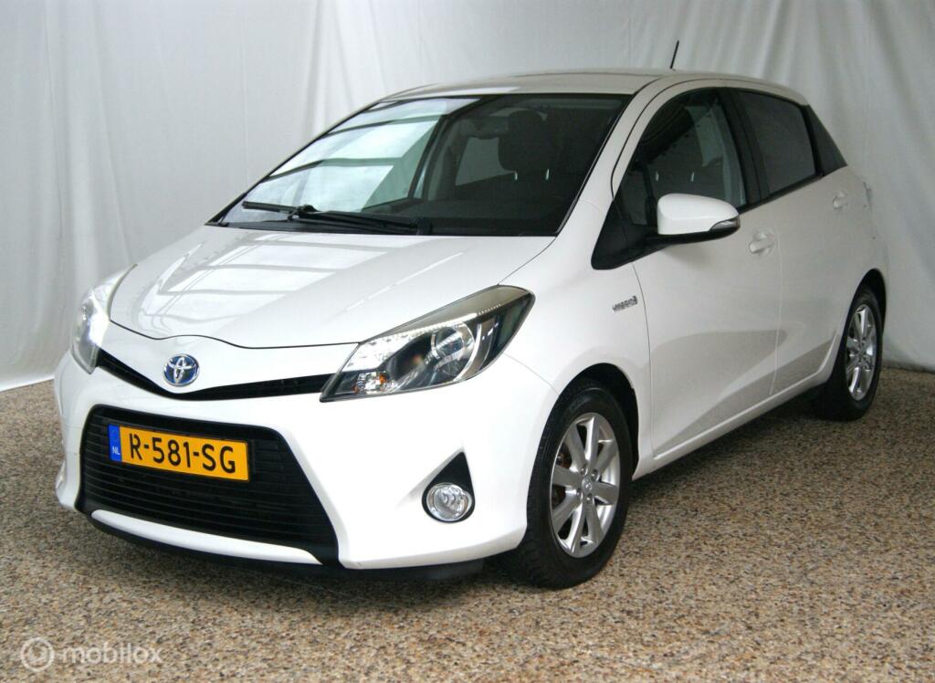 Toyota-Yaris-thumb